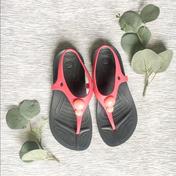 CROCS flip flops - Picture 1 of 2